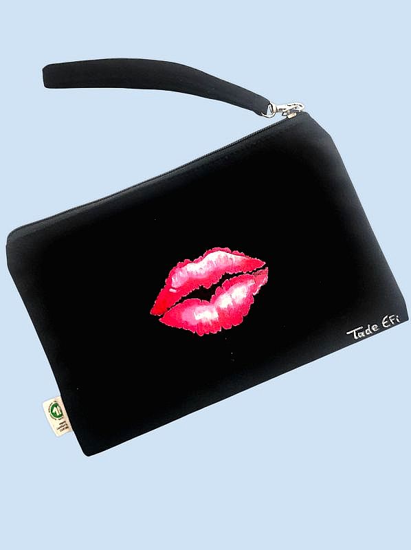 Τσαντάκι Kiss